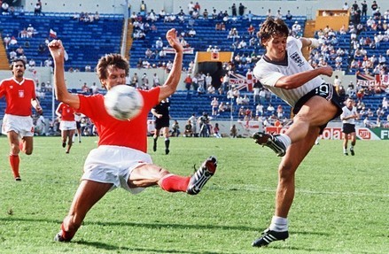 Gary Lineker scores for England against Poland, June 1986