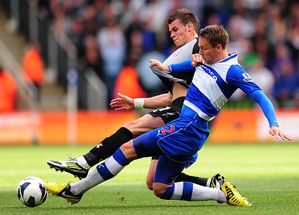 Reading✧s Chris Gunter & Tottenham✧s Gareth Bale in action, September 2012
